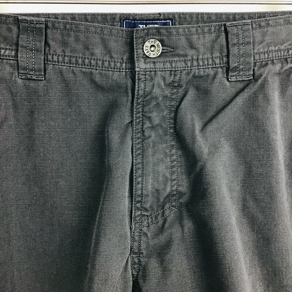 The North Face mens cargo shorts 34 waist
